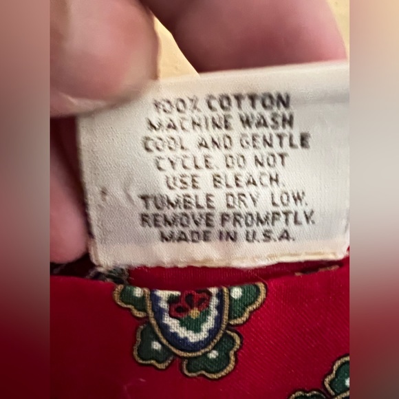 Vera Bradley jumper and jacket set. Red paisley quilted jacket with border trim. - Picture 13 of 15